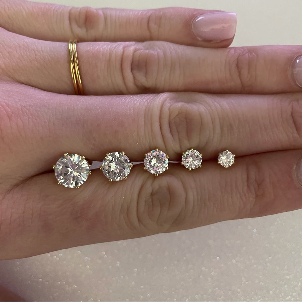 “Diamond” stud yellow gold earrings